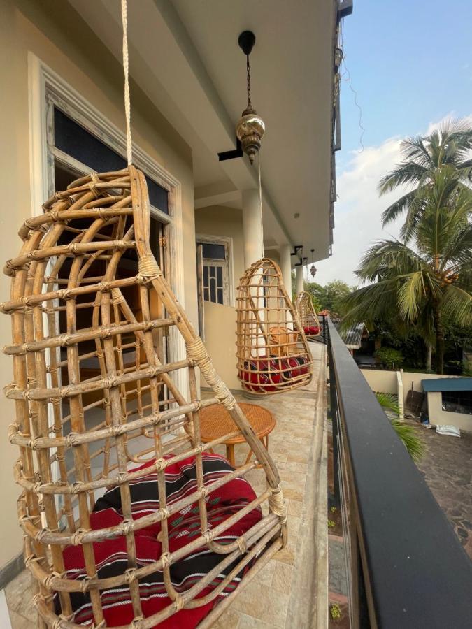 Habibi Hostel & Restaurant Unawatuna Bagian luar foto