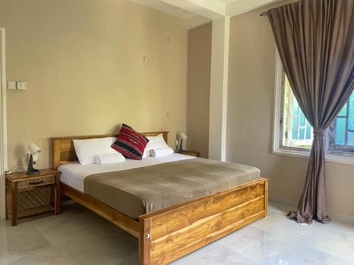 Habibi Hostel & Restaurant Unawatuna Bagian luar foto